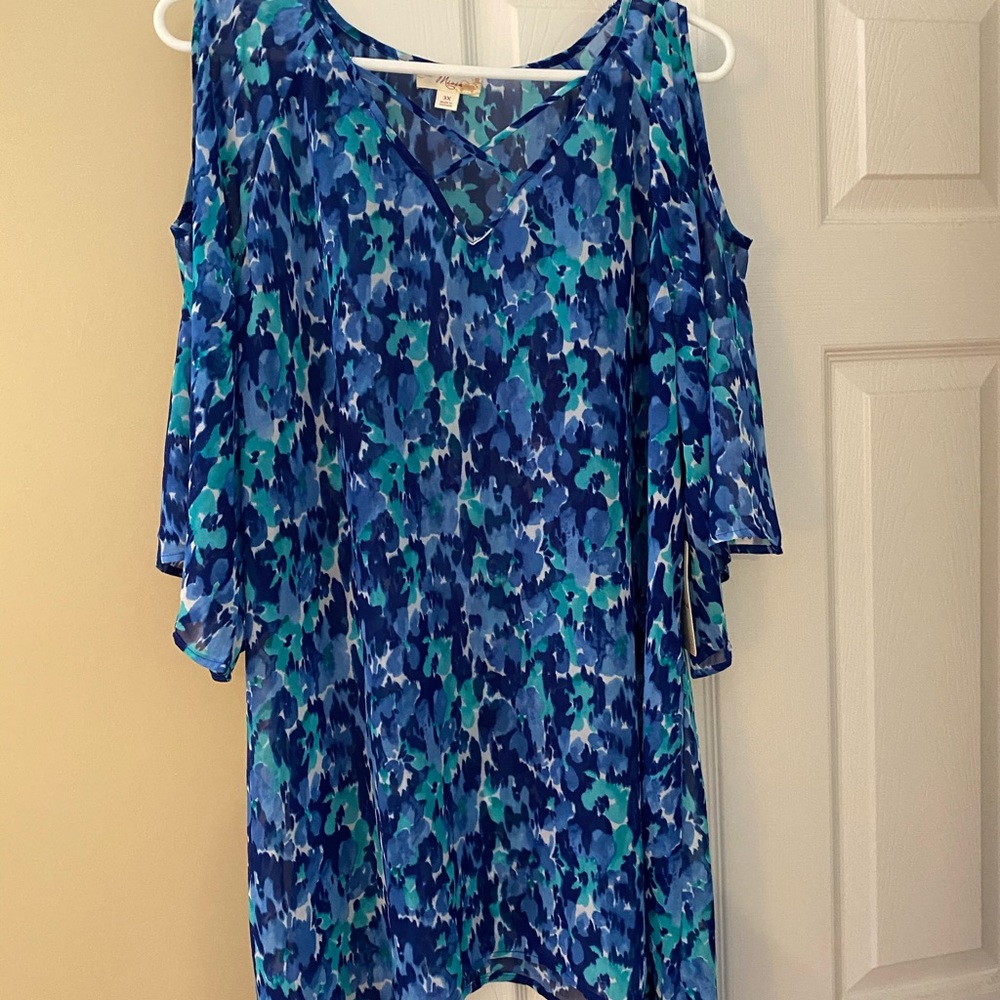 Cross-cross cold shoulder shirt